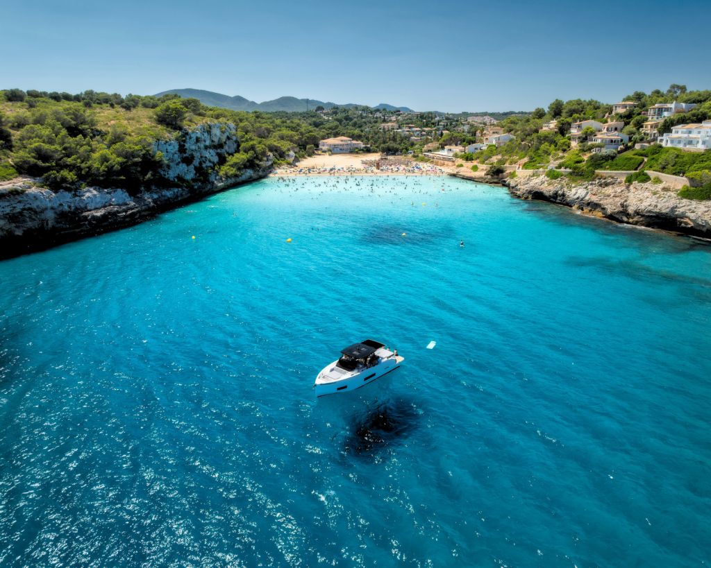 Das umliegende Land von Manacor hat wundersch&ouml;ne Buchten und Wanderwege.