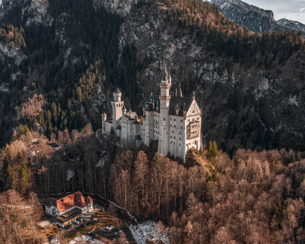 Deutschlands M&auml;rchenschloss: Schloss Neuschwanstein ist ein Baudenkmal in der bayerischen Gemeinde Schwangau.