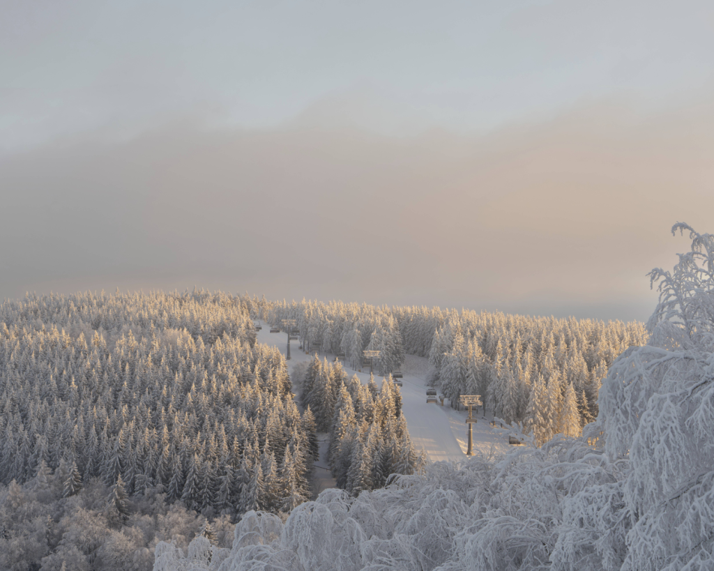 Winterberg ist eine Kleinstadt im Rothaargebirge im deutschen Bundesland Nordrhein-Westfalen und geh&ouml;rt zum Hochsauerlandkreis.
