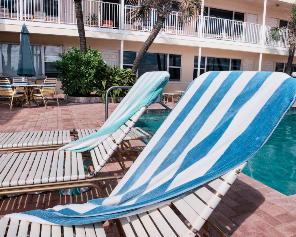 Vor dem Fr&uuml;hst&uuml;ck noch schnell die Liegen reservieren &ndash; man kennt es!