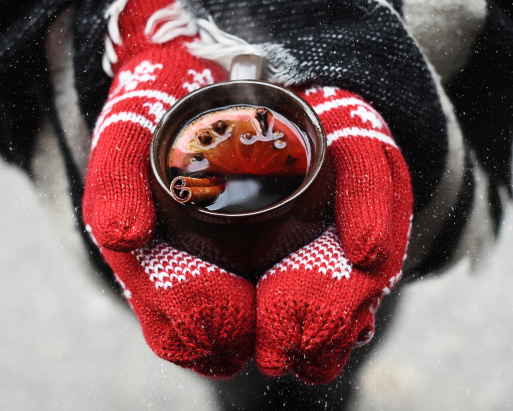 Gl&uuml;hwein f&uuml;r 2 Euro: Auf einem Weihnachtsmarkt in Sachsen ist das noch Realit&auml;t.