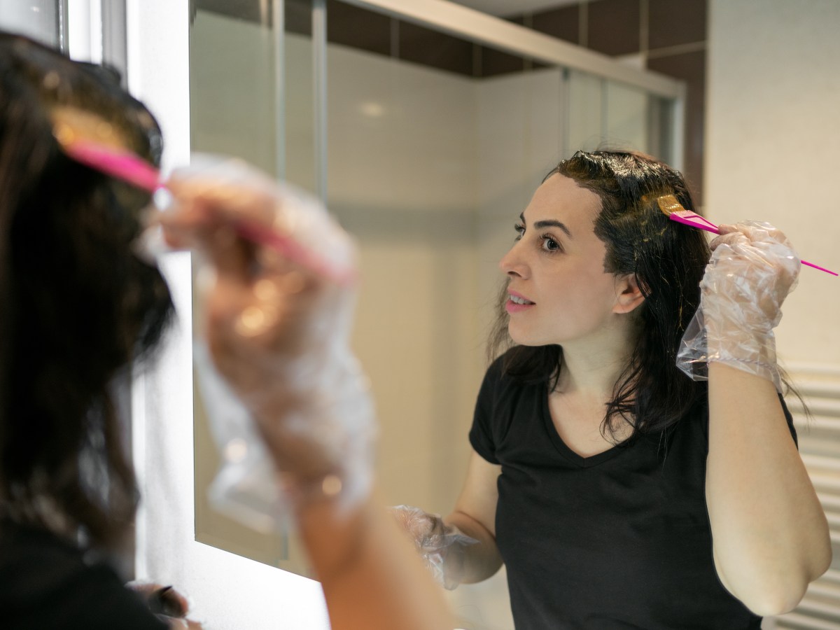 Wie vom Profi: Mit dieser dm-Haarfarbe färbst du deine Haare ganz einfach selbst – für nur 2 Euro