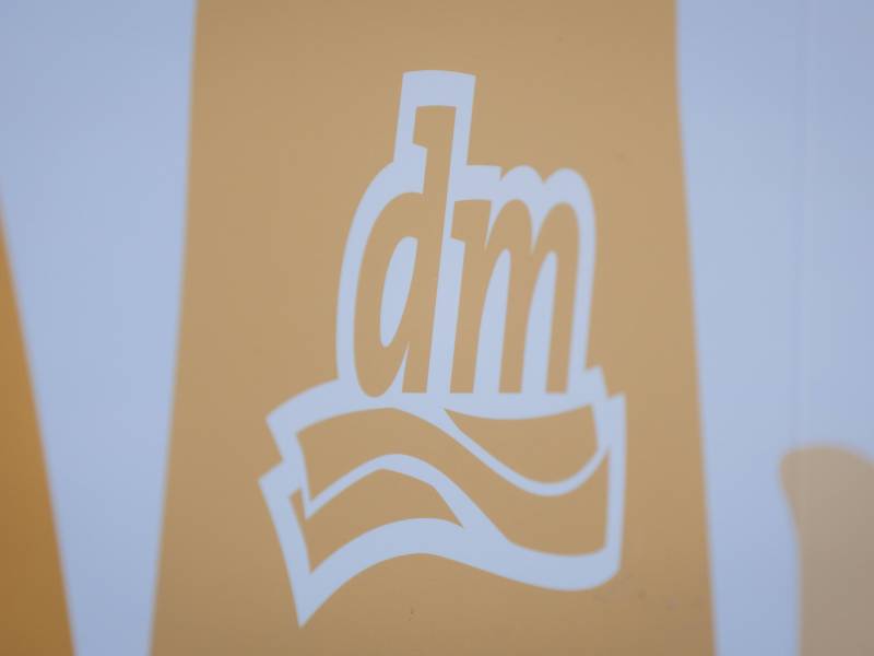 dm Logo