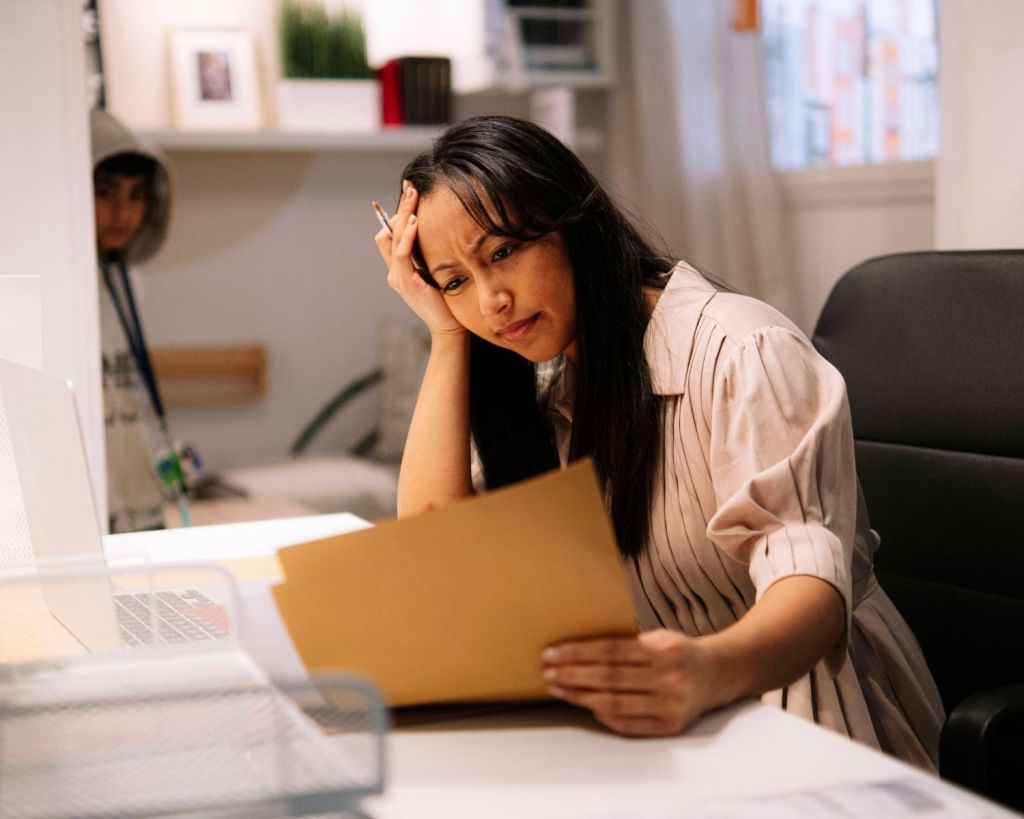 Frau unzufrieden Job