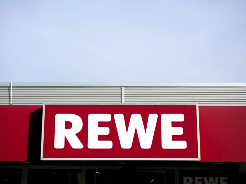 Bei REWE Geld abheben: Was Verbraucher wissen müssen – und wie Fehler vermieden werden.