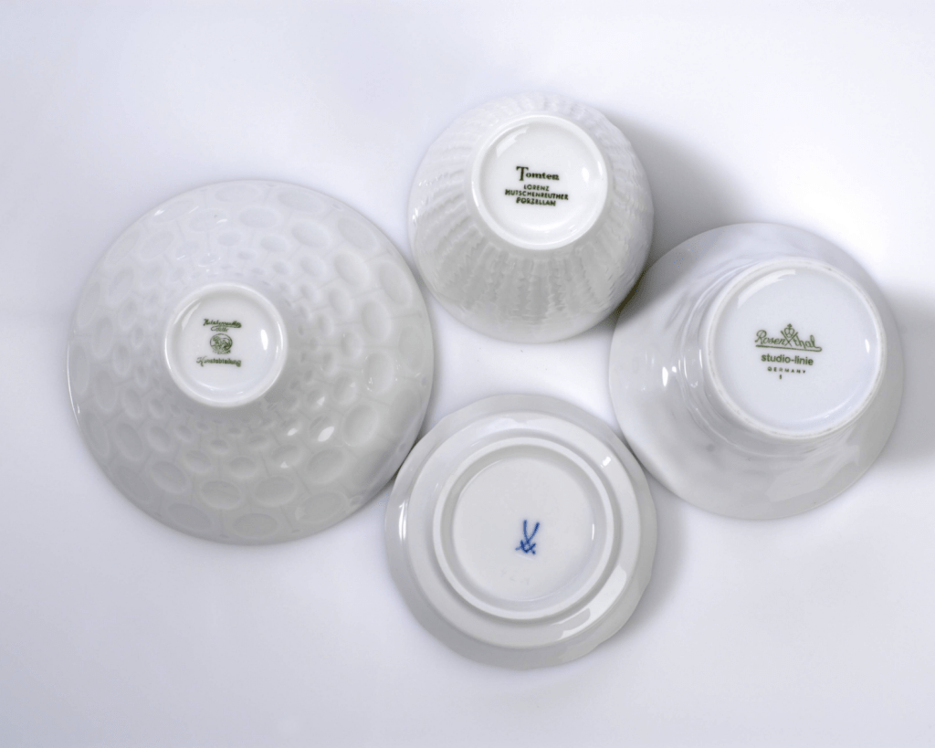 Du erkennst das Meissener Porzellan an zwei kleinen Schwertern.