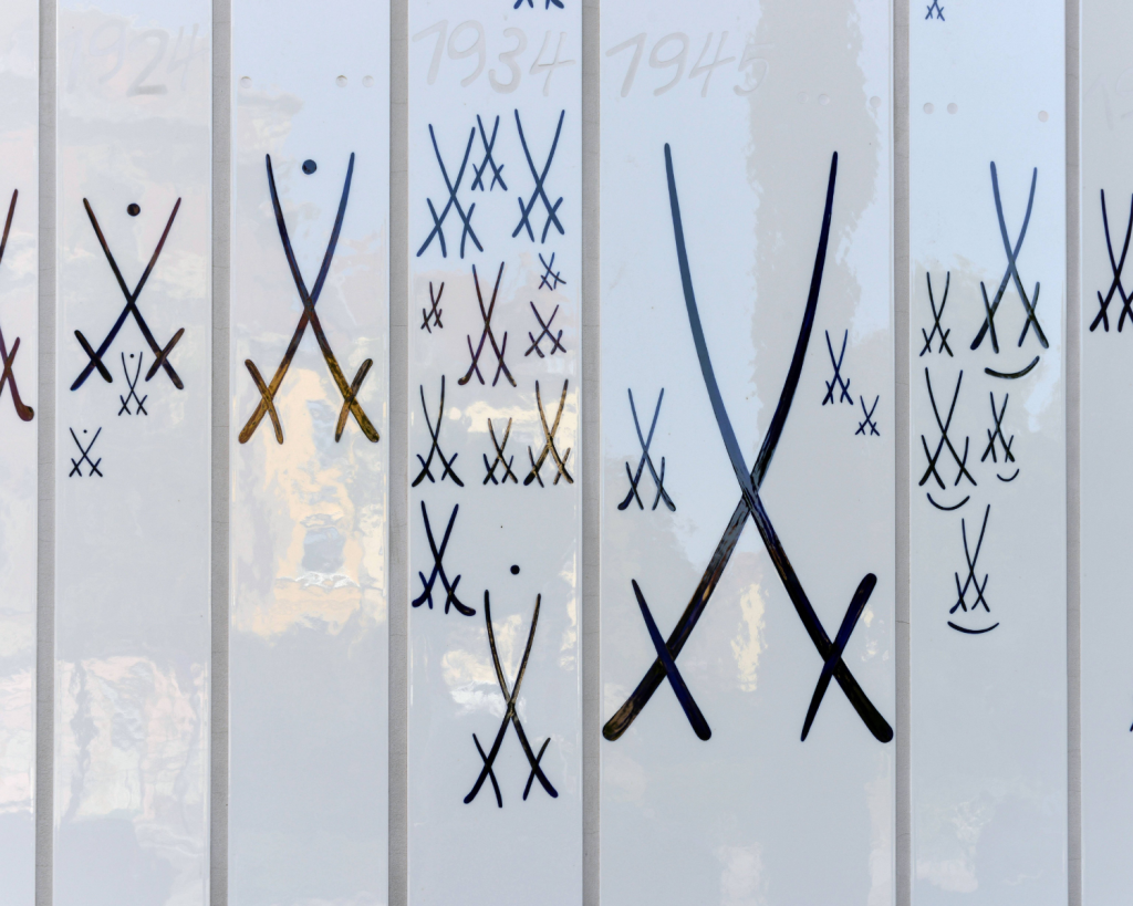 Die Gekreuzten Schwerter, das Markenzeichen der Manufaktur MEISSEN, stehen seit 1722 weltweit f&uuml;r h&ouml;chste Qualit&auml;t und den Erfinder des europ. Porzellans.