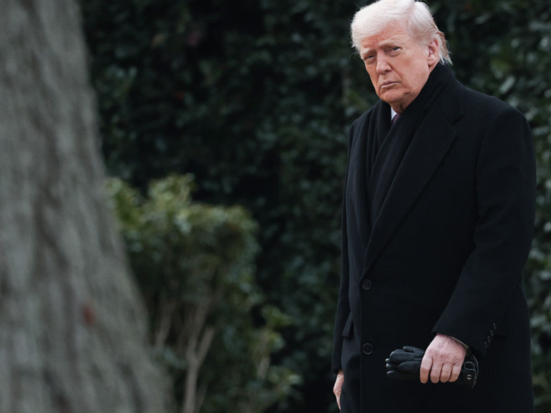 Meister der Selbstvermarktung: 3 skurrile Dinge, die Trump produziert hat.