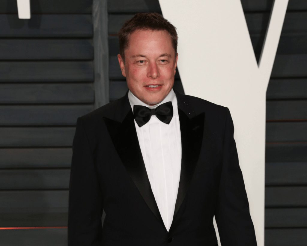 Elon Musk ist ein Unternehmer, der als Gründer des Raumfahrtunternehmens SpaceX sowie als Leiter und Mitinhaber von Tesla bekannt wurde.