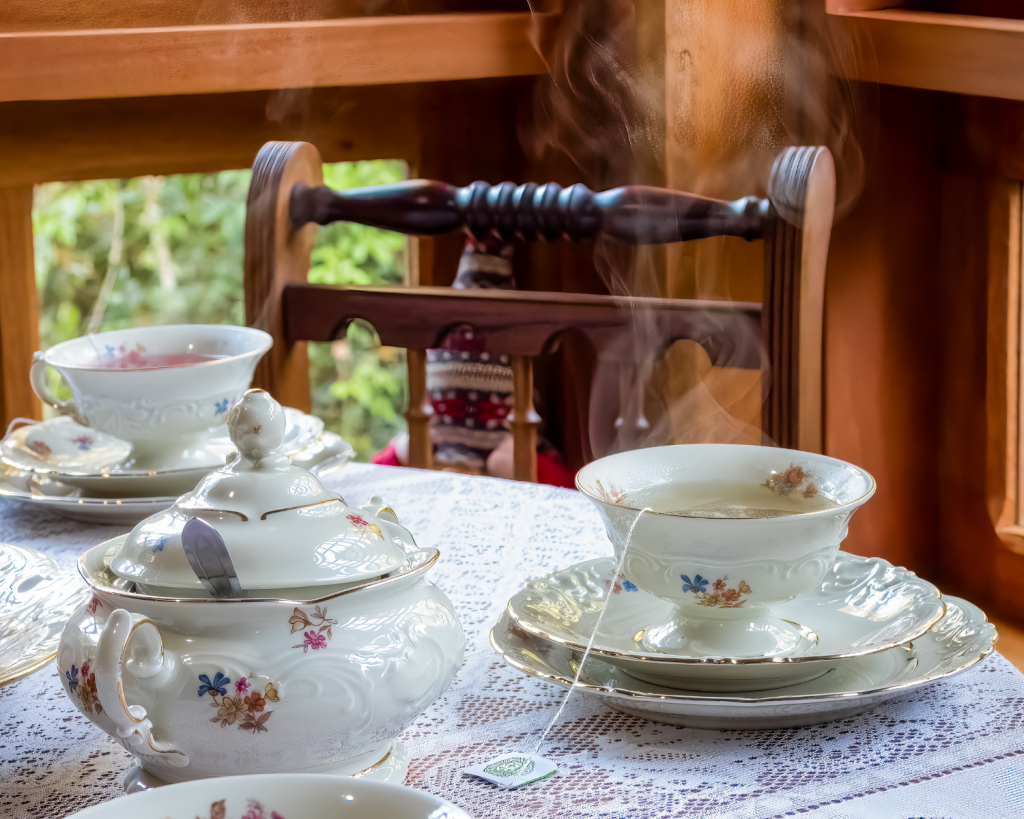 Das KPM Porzellan Berlin wurde 1996 von dem italienischen Designer Enzo Mari entworfen und wurde mit einem Designaward ausgezeichnet.