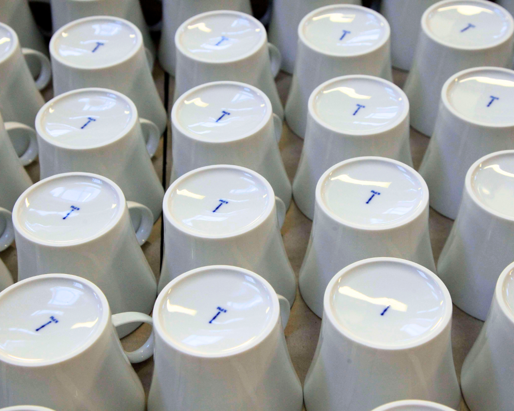 Seit 1803 wird dekoriertes Porzellan zusätzlich mit einer Malereimarke gekennzeichnet.