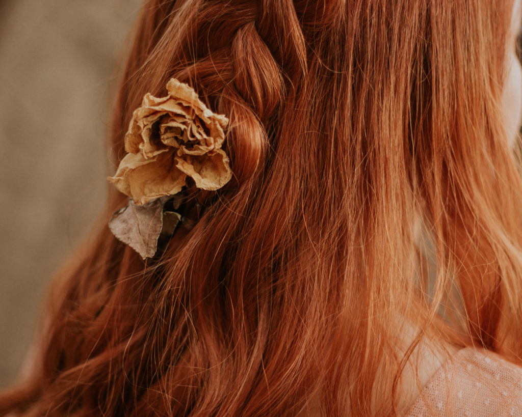 Dein Haar ist trocken un spr&ouml;de? Dann braucht es Biotin, Zink und Selen.