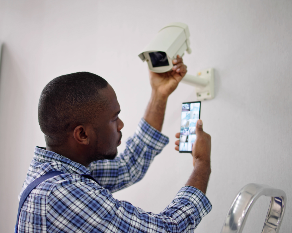 Einbrecher und Einbrecherinnen werden von Alarmanlagen oft abgeschreckt.