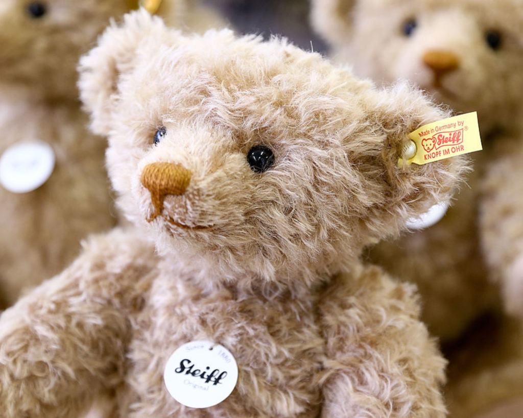 Die hochwertigen Kuscheltiere von Steiff sind besonders robust und gleichzeitig weich, flauschig und anschmiegsam. 