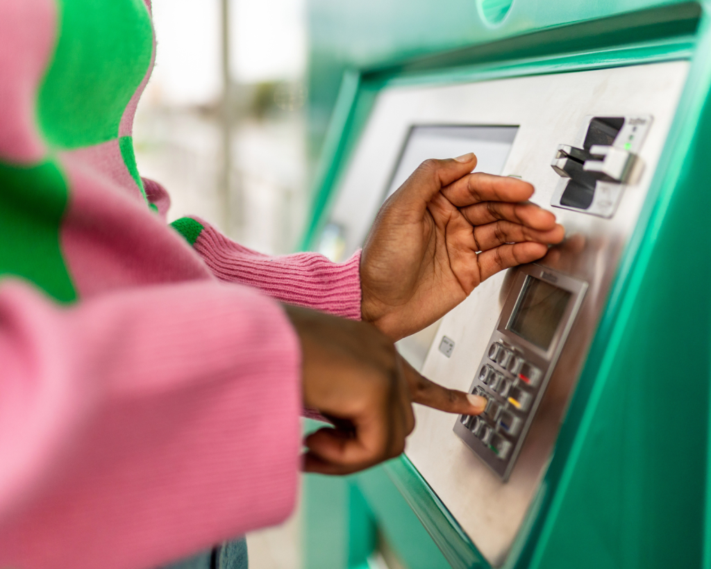 Sobald deine Bankkarte nicht mehr ben&ouml;tigt wird, solltest du sie in zerschneiden.